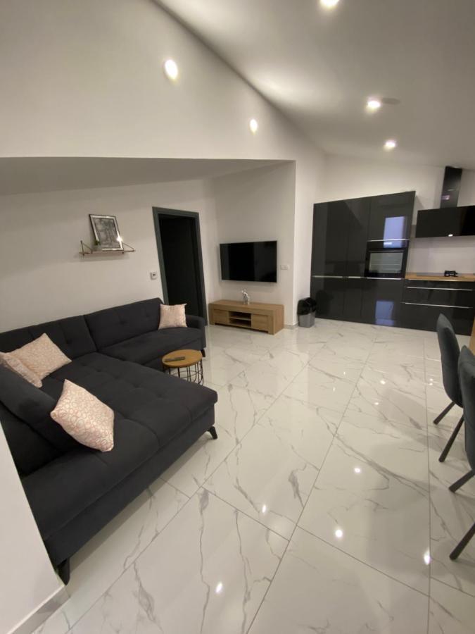Holiday Home “Marko” With Heated Pool! ニン エクステリア 写真
