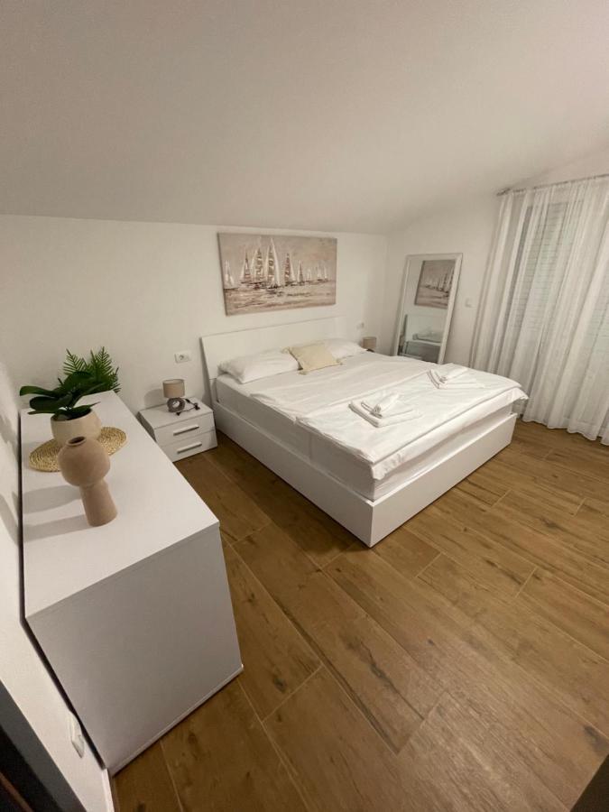 Holiday Home “Marko” With Heated Pool! ニン エクステリア 写真