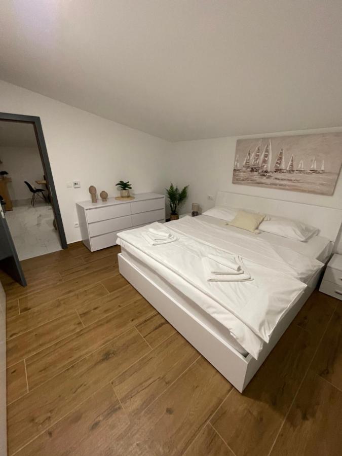Holiday Home “Marko” With Heated Pool! ニン エクステリア 写真